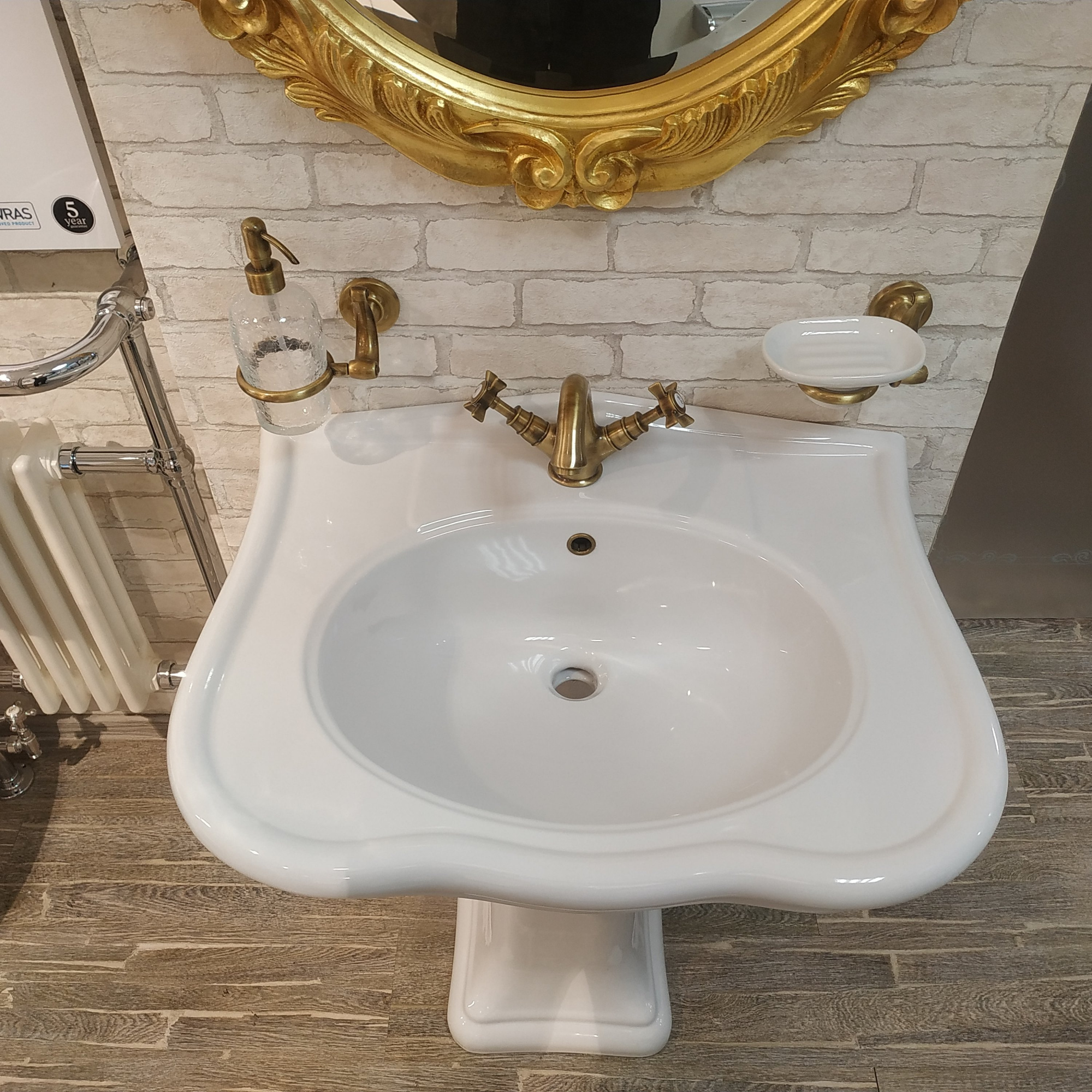 Раковина с пьедесталом 70 см Paolina Disegno Ceramica PA07054101